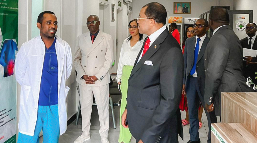 APPRÉCIATION DE LA QUALITÉ DE SERVICES DE LA CLINIQUE MÉDICALE SECUREX PAR L’AMBASSADEUR DU CAMEROUN AU CONGO