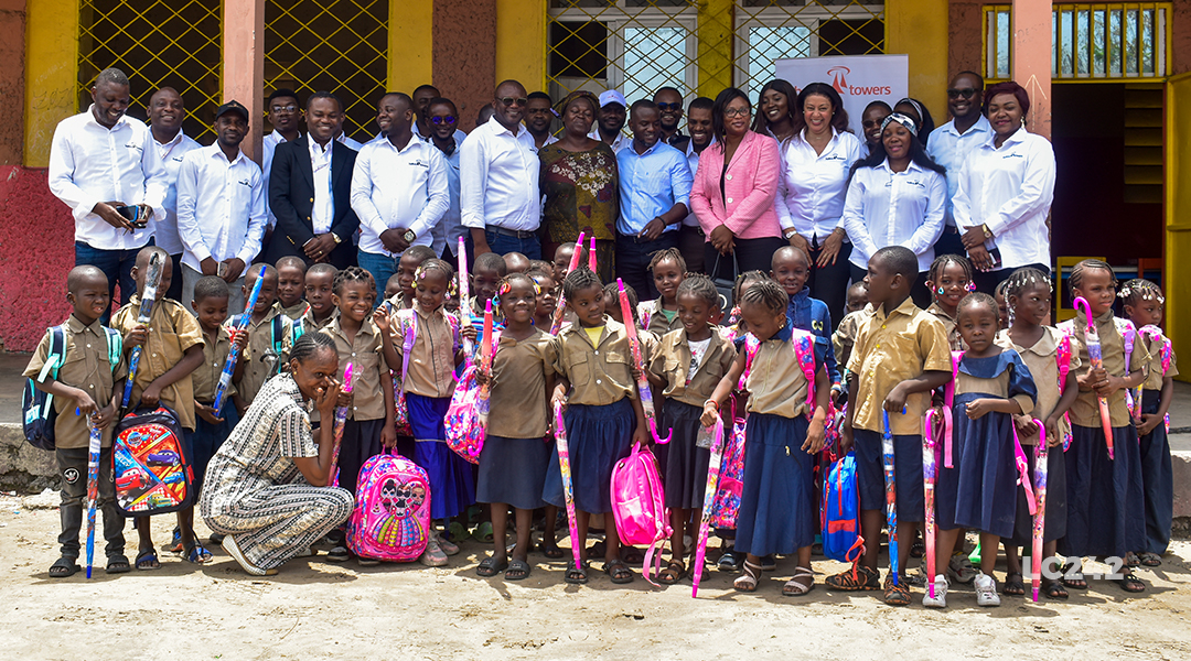 DONATION DES KITS SCOLAIRES AUX ÉLÈVES DE L’ÉCOLE 15 AOÛT 1963 DE POTO-POTO PAR HELIOS TOWERS CONGO