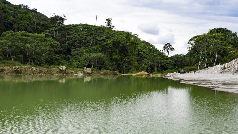 UNE BALADE ÉBLOUISSANTE DANS LE LAC VERT